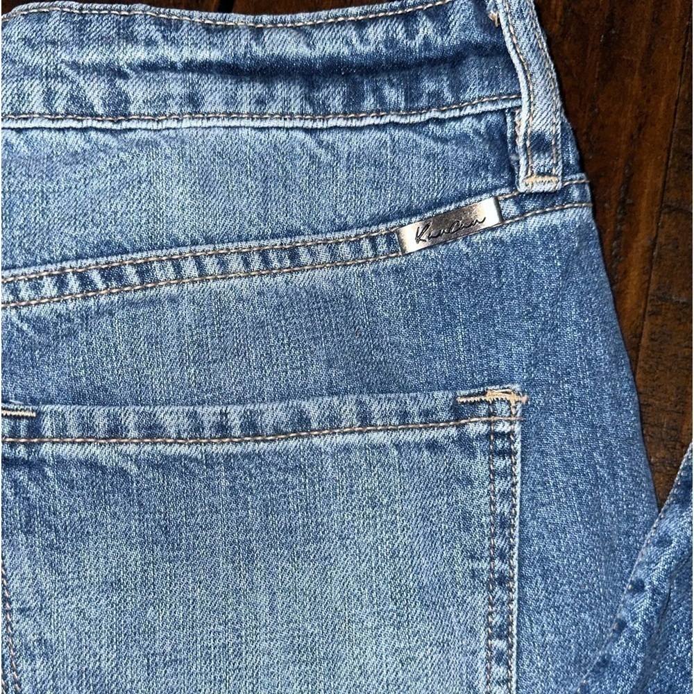 UEC KanCan Sz. 9/28
Kancan Women's Ultra High Rise Distressed Mom Jeans - Picture 9 of 14